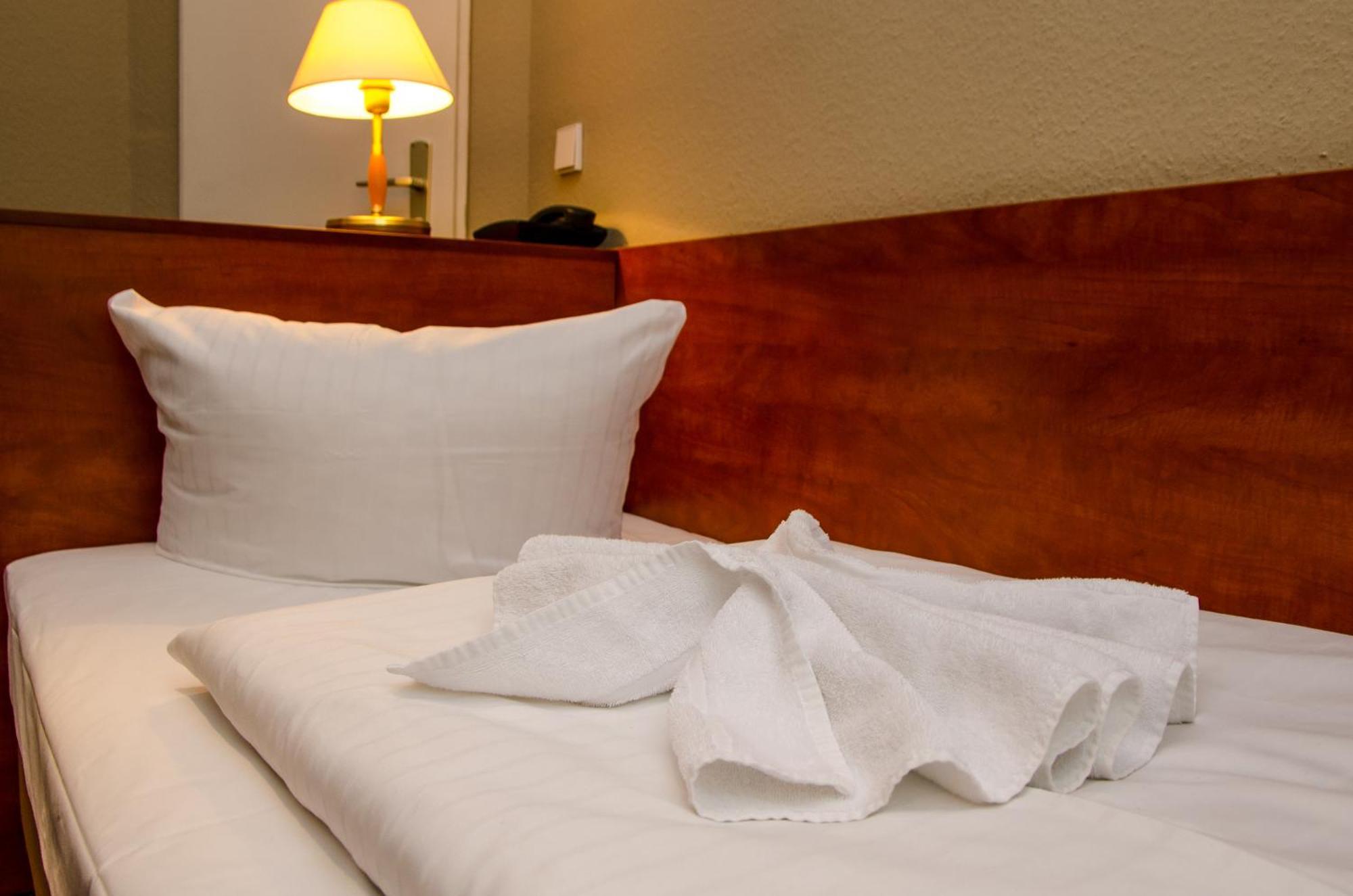 Standard Single Room,1498523083:JPEG