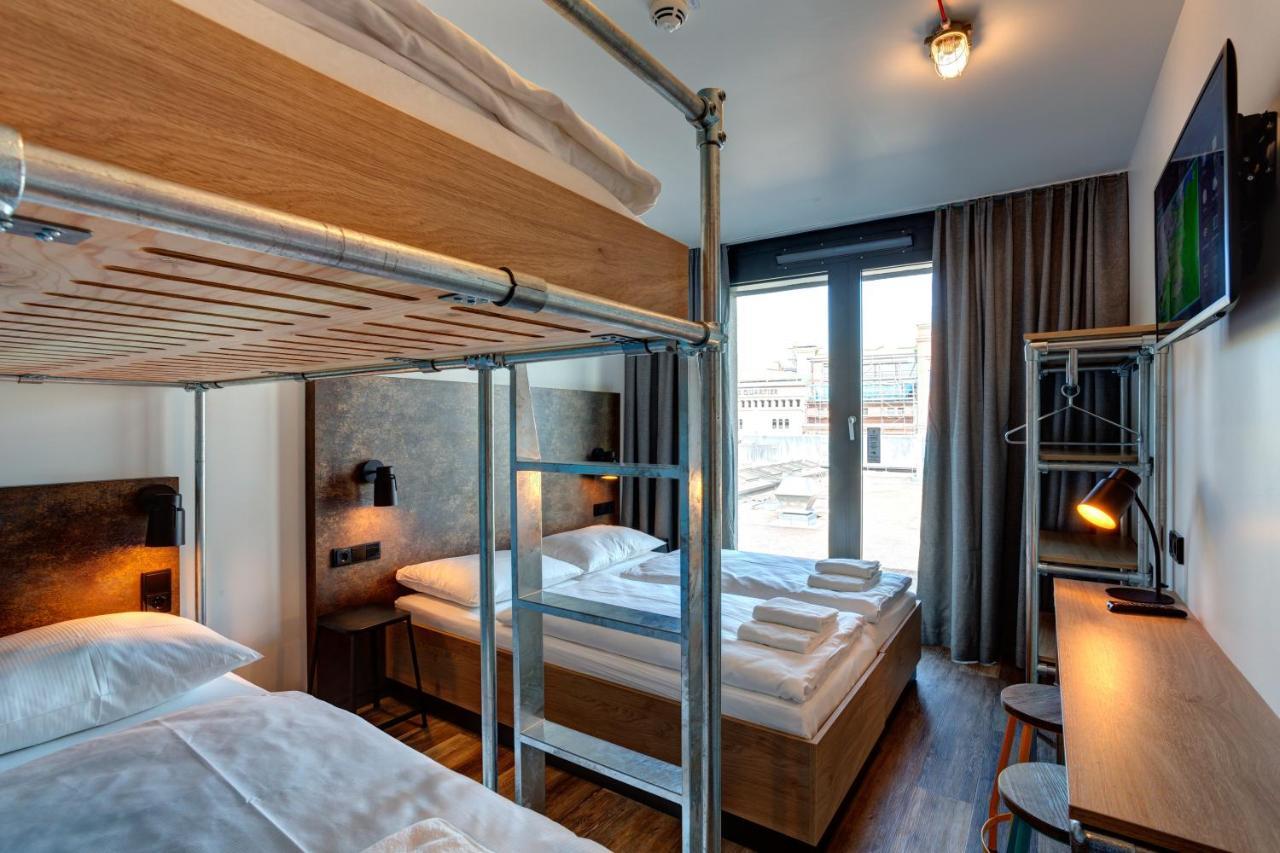 Quad Room,727375039:JPEG