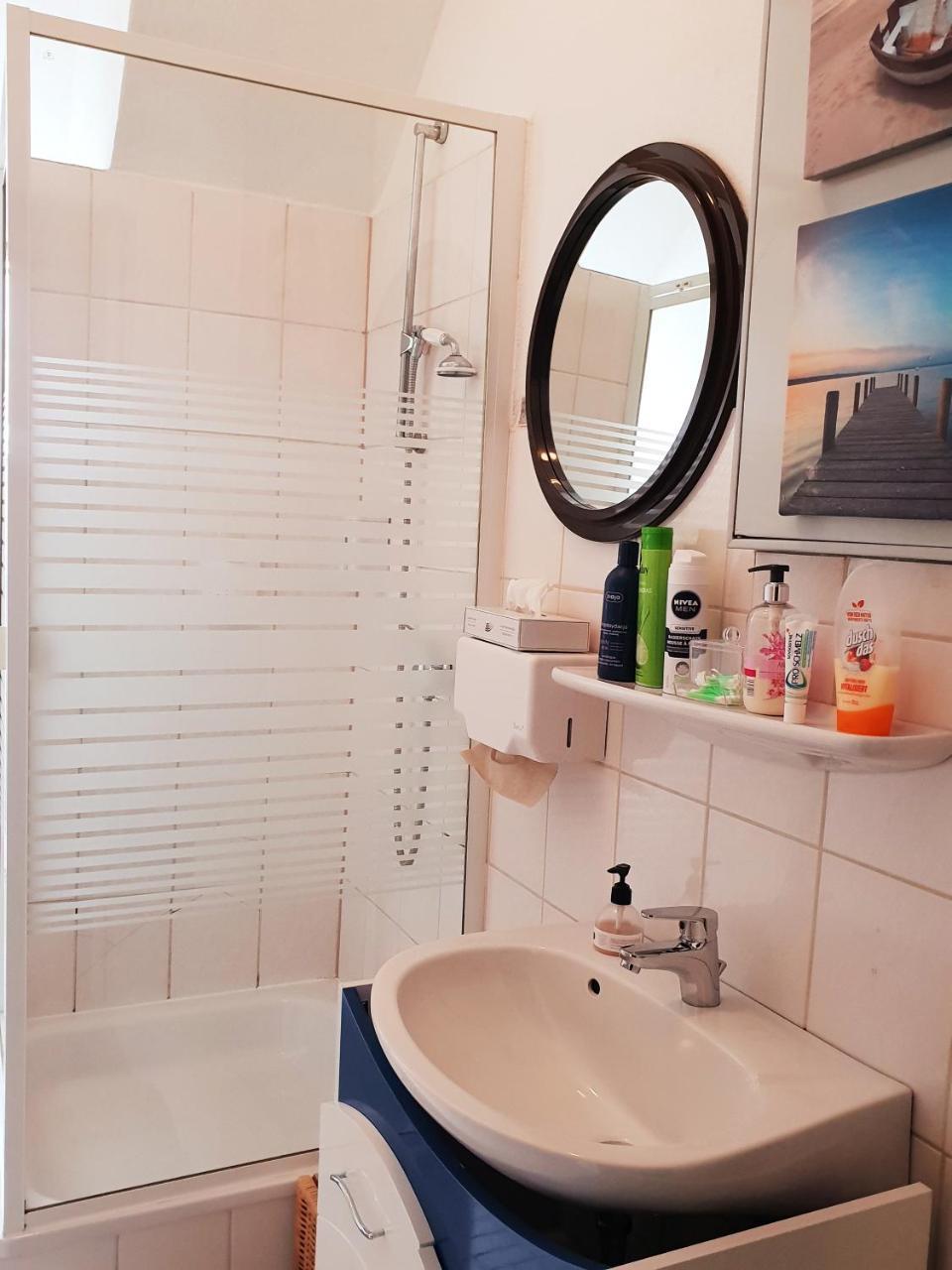 Single Room with Shared Shower and Toilet,727397398:JPEG