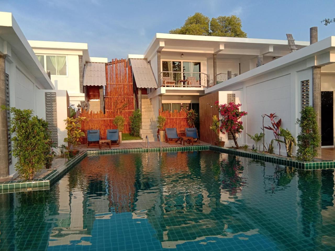 Villa mit Meerblick und Gemeinschaftspool