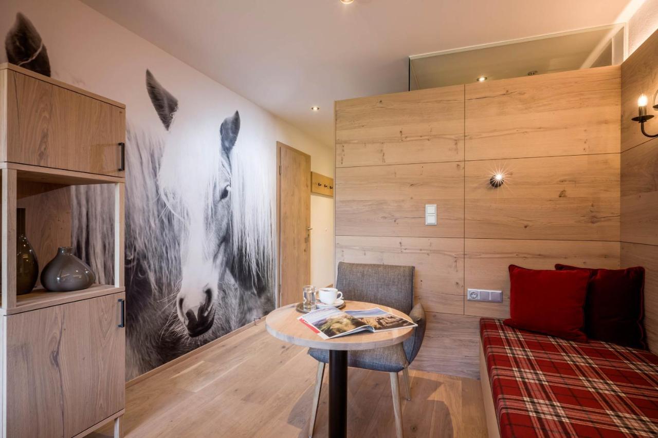 Deluxe Double Room with Balcony,758725951:JPEG