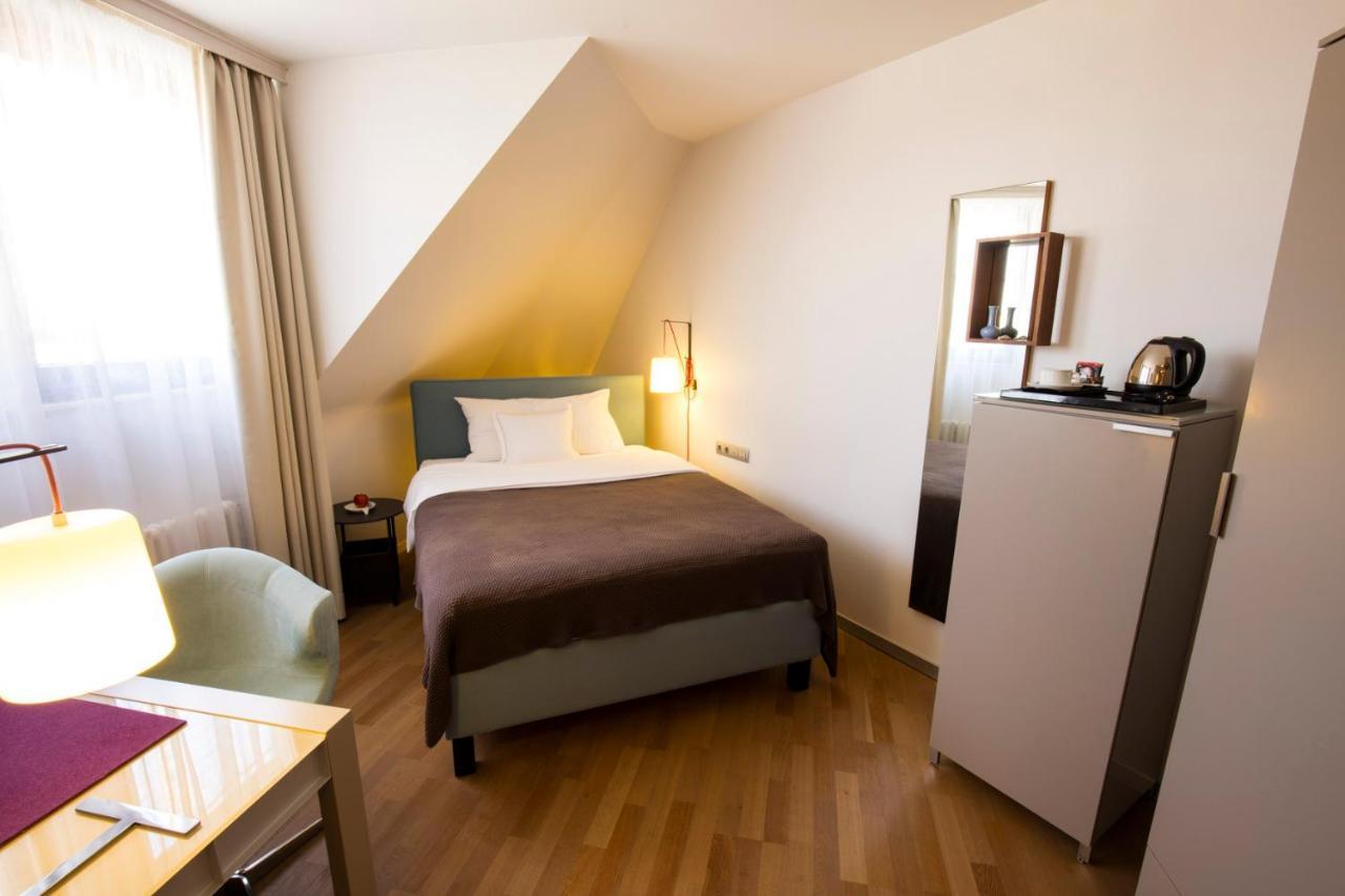 French Single Room