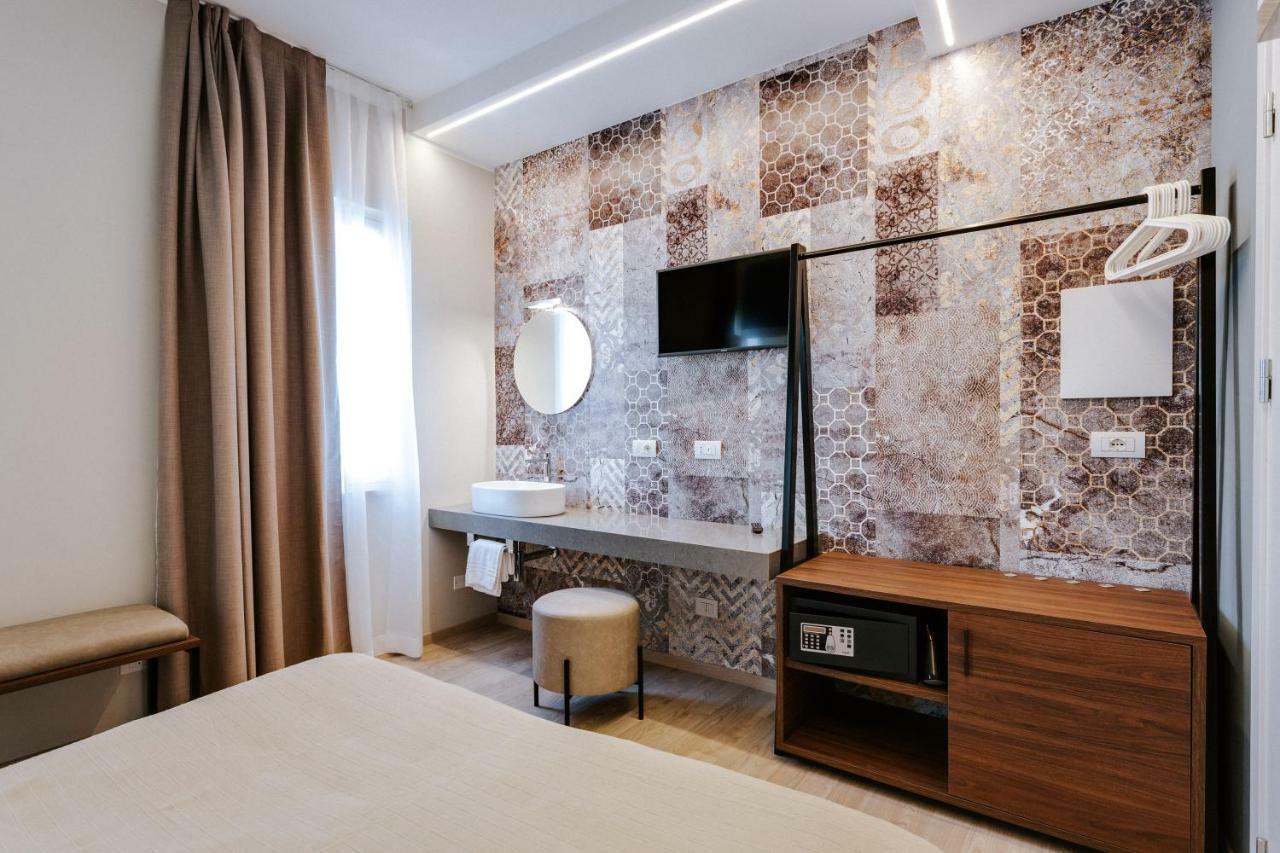 Standard Double Room,781123212:JPEG