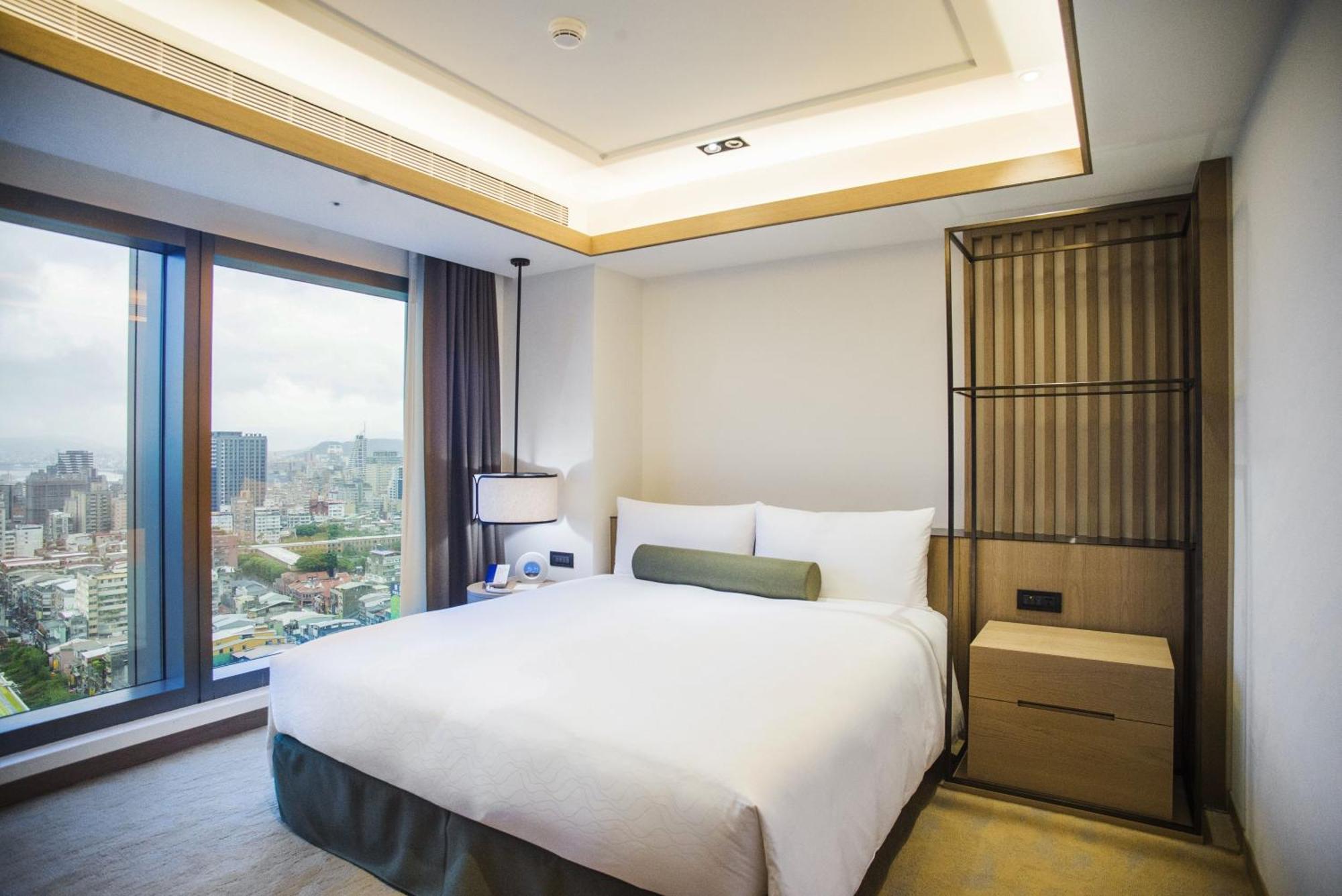 Deluxe Suite,697228659:JPEG
