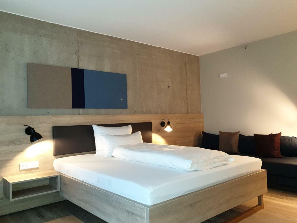 Business Room,994070890:JPEG