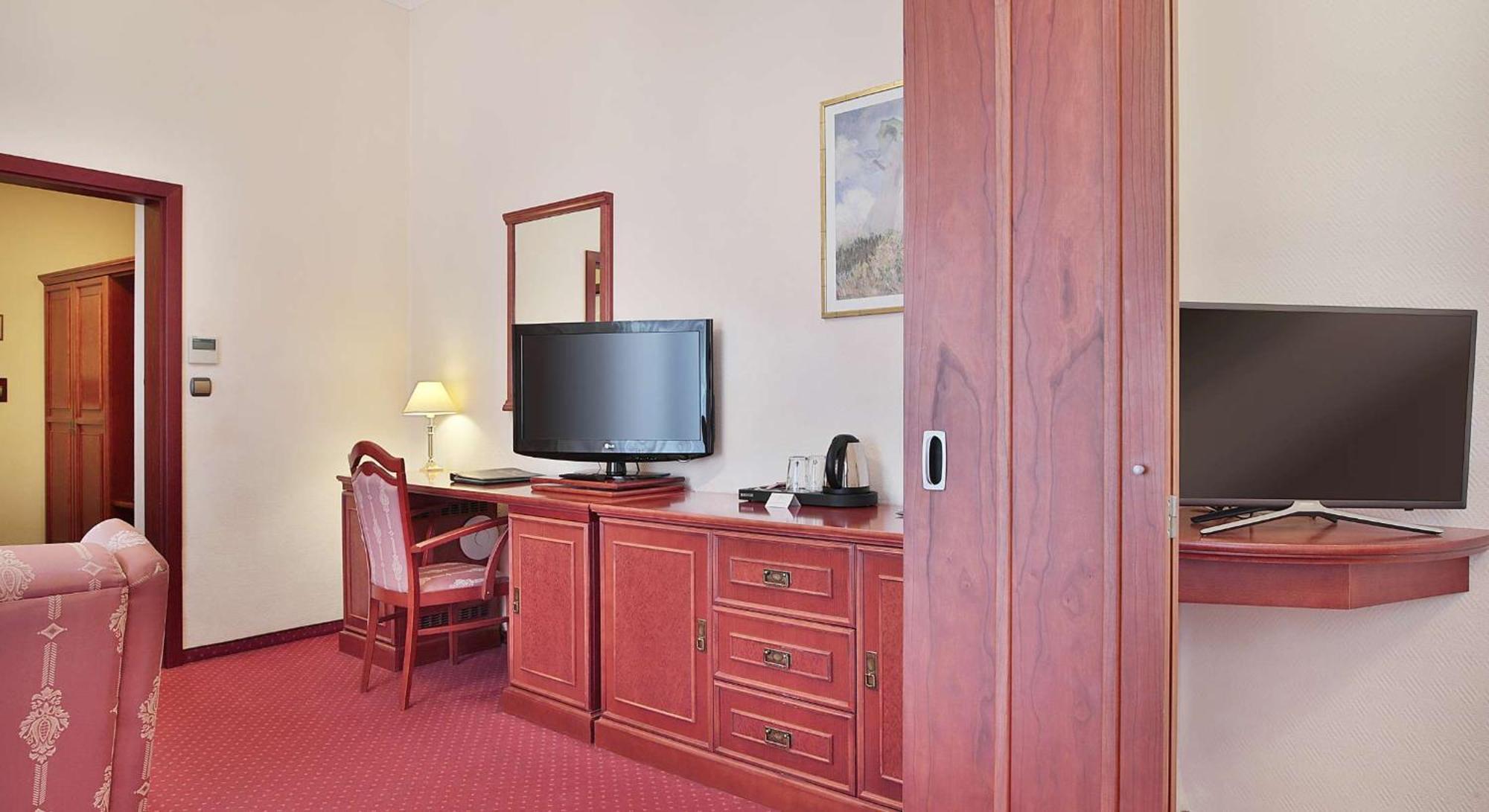 Suite,1281668464:JPEG