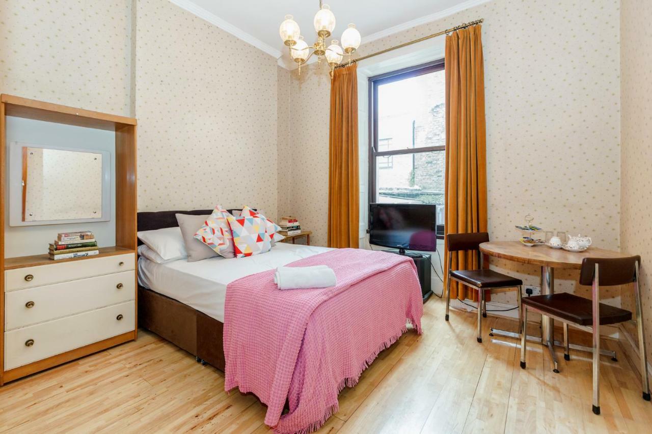 Dreibettzimmer mit eigenem Bad
