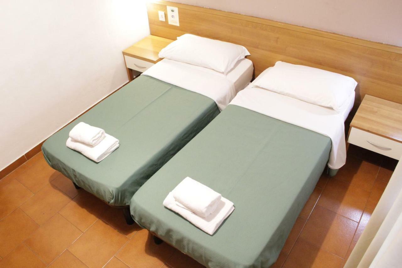 Doppel- oder Zweibettzimmer