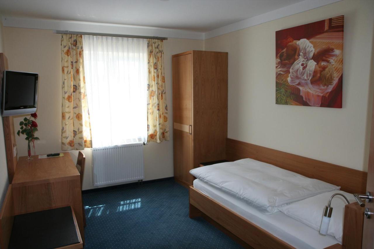Single Room,52359419:JPEG