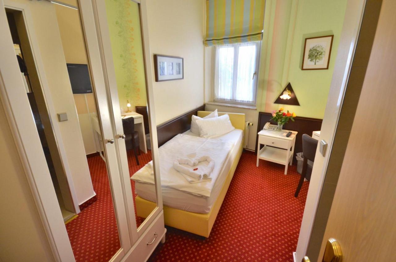 CONNE S-ONE,1219278994:JPEG