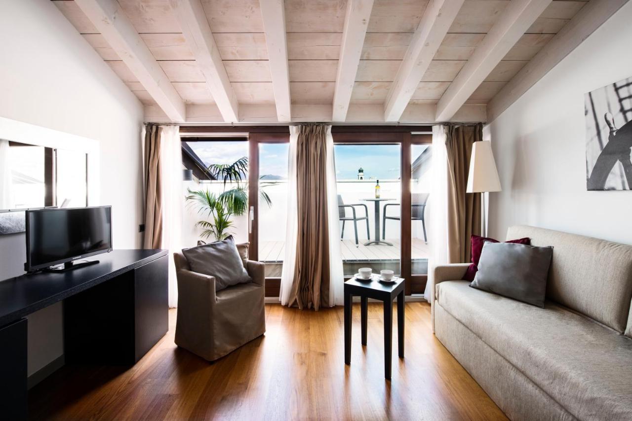 Suite with Lake View,992295874:JPEG