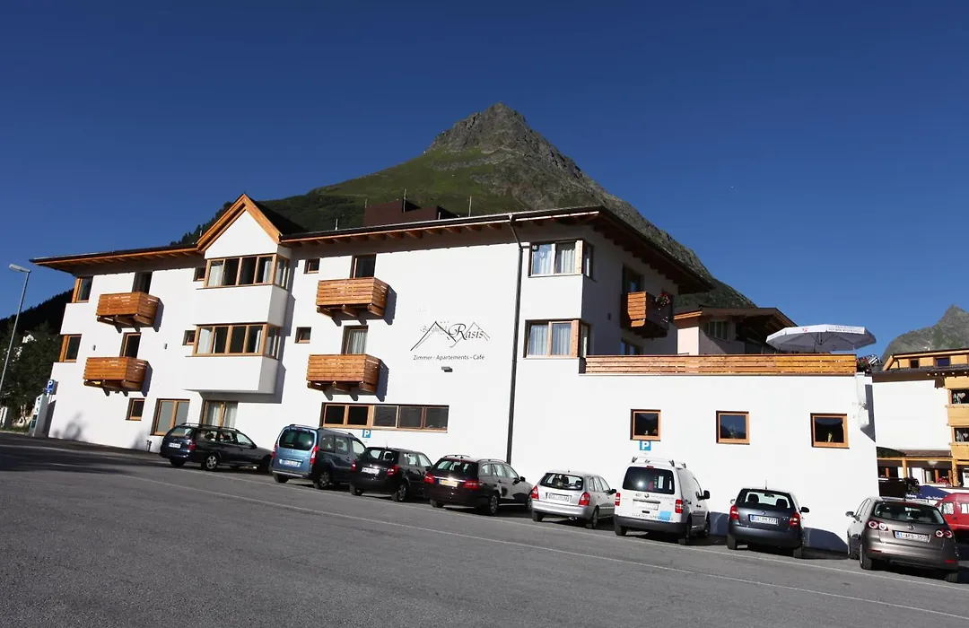 Berghotel Rasis-1