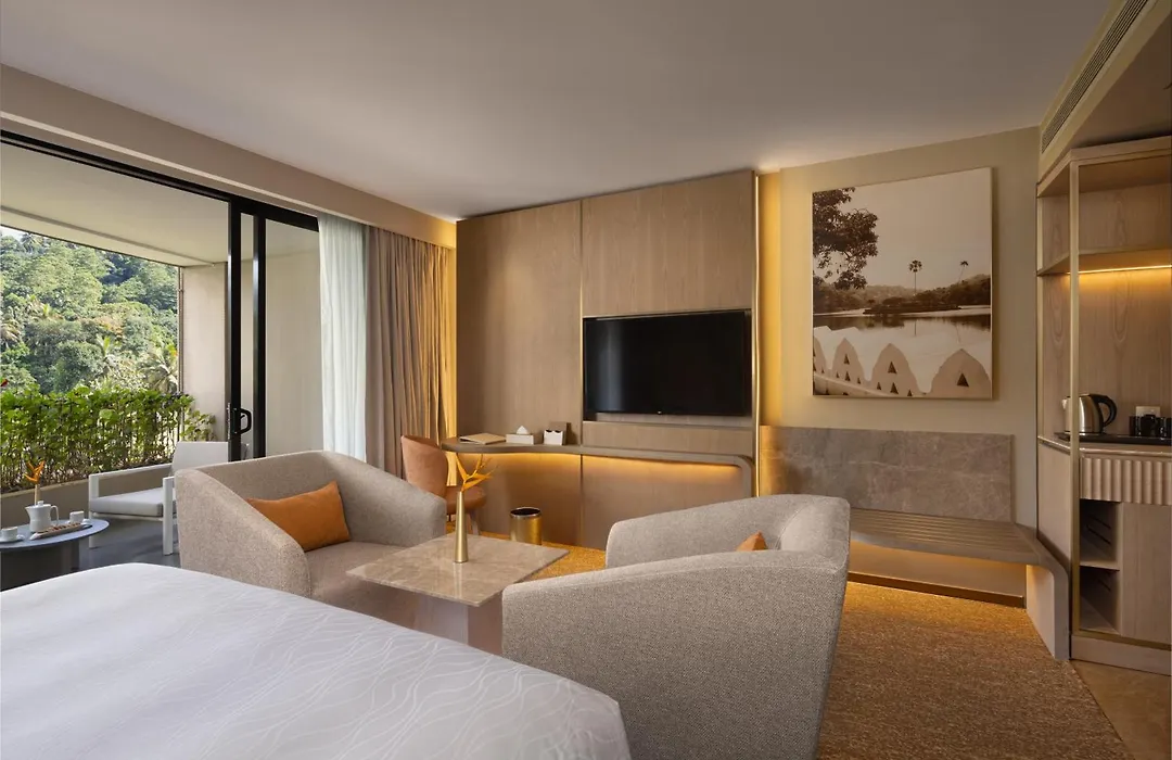 The Golden Crown Hotel-1