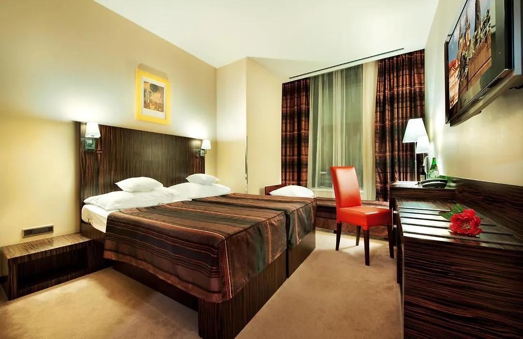 EA Hotel Crystal Palace-1