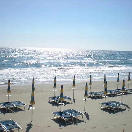 Hotel Mambo-2