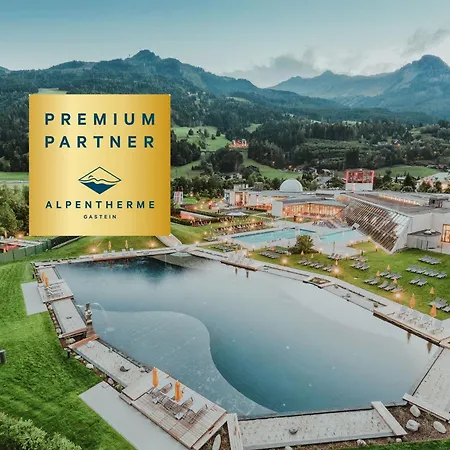 Österreichischer Hof-im Bademantel direkt in die Alpentherme-2