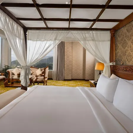 The Golden Crown Hotel-2