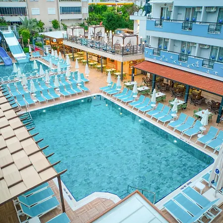 Club Big Blue Suit Hotel-3