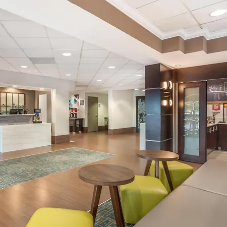 Hampton Inn Fort Myers-Airport&I-75-2