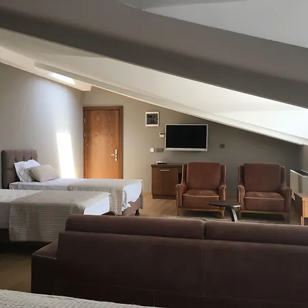 The Elegant Hotel-2