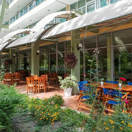 Ivana Palace Hotel - Free Parking-3