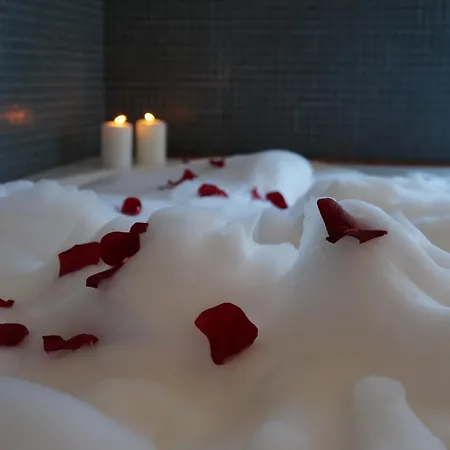 Jacuzzi Rooms-2