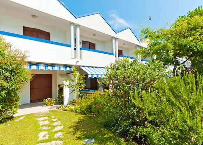 Villa mit Pool: Holiday Home Villaggio Maja By Interhome