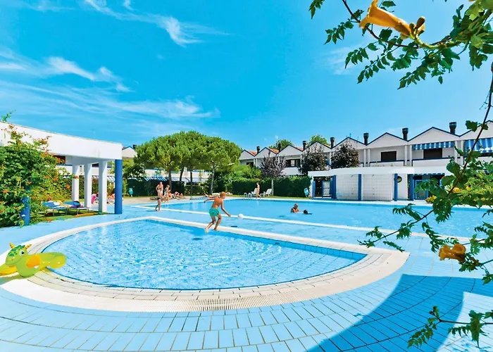 Villa mit Pool: Holiday Home Villaggio Maja By Interhome