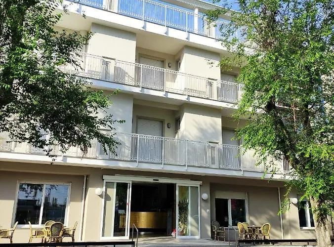 Ping Pong Hotel: Hotel Des Bains