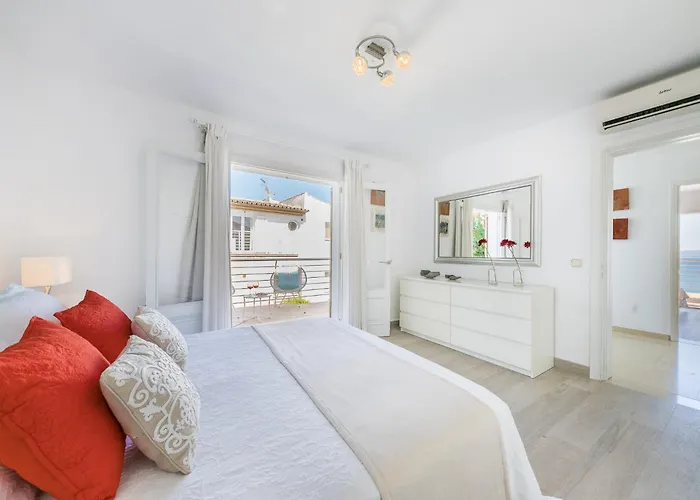 Villa: Villa Alcanada - Family Only