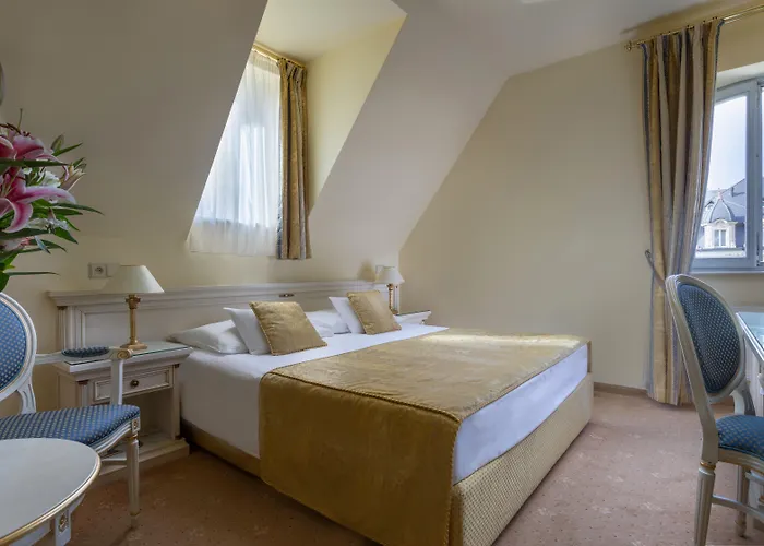 5-Sterne-Hotel: Savoy Westend Hotel