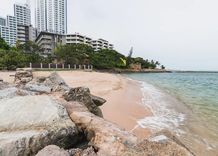 5 Sterne Hotels Golden Tulip Pattaya Beachfront Resort