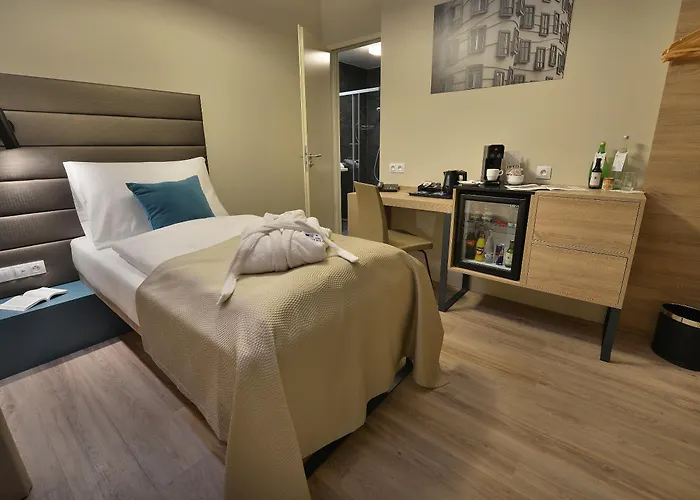 Hotel: EA Hotel New Town