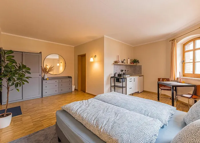 Ferienvermietung: Stadtgut Moelkau Rooms & Apartments