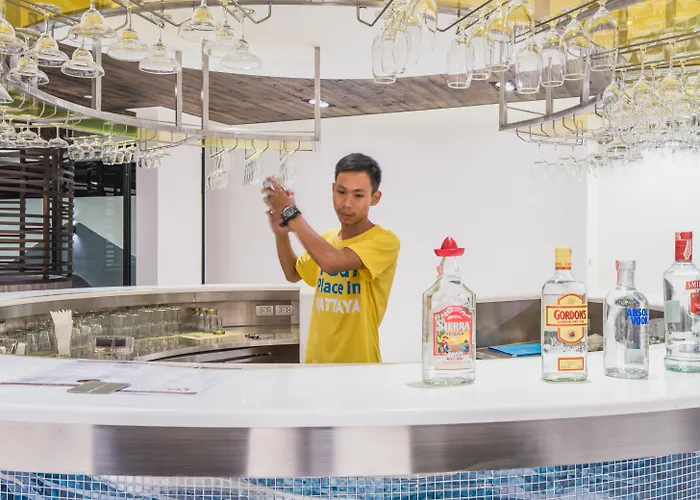 5 Sterne Hotels Golden Tulip Pattaya Beachfront Resort