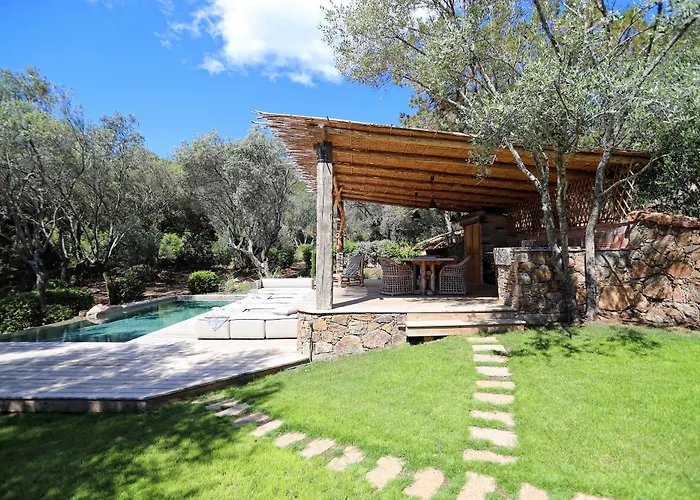 Villa mit Pool: Domaine Les Oliviers De Palombaggia