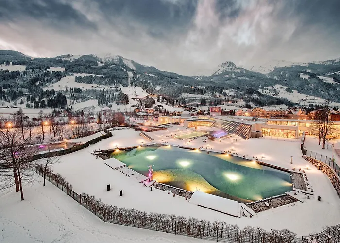 Hotel Norica - Thermenhotels Gastein mit dem Bademantel direkt in die Therme