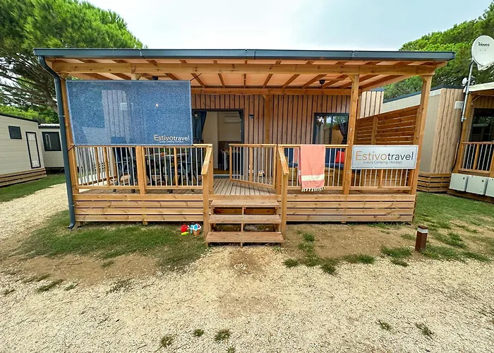 Zeltplatz: Estivo Premium Deluxe Mobile Homes On Camping Malibu Beach