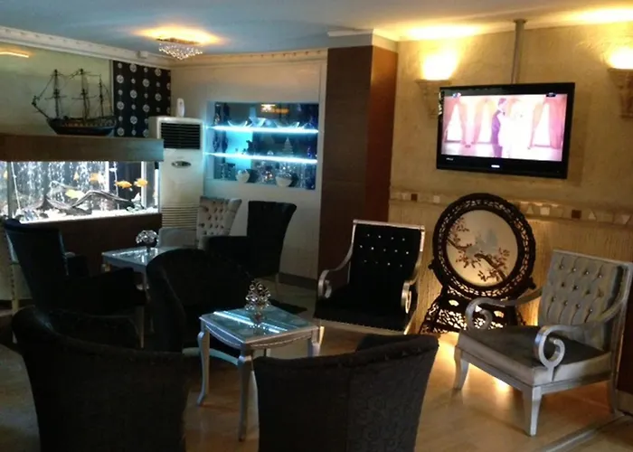 Hotel nahe College: Maya Hotel