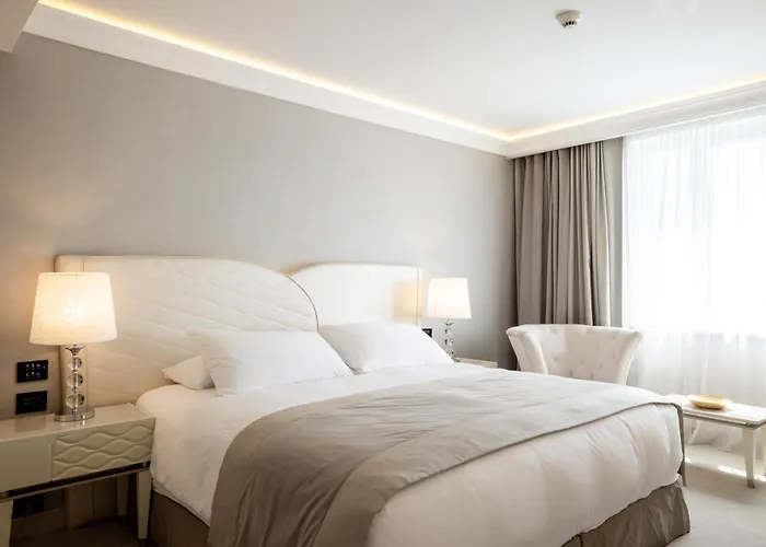 Tresor Le Palais , Curio Collection By Hilton