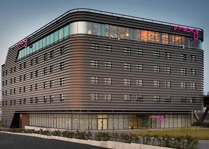 Moxy Cologne Bonn Airport
