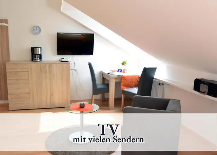 Ferienvermietung: Großzügige Ferienwohnung mit zwei Sonnenbalkonen in bester Bodenseelage l 1 Minute zum Bodensee l 2 Zimmer l Vollausgestattete Küche l Free-WLAN l Willkommen im Apartment Markelfingen