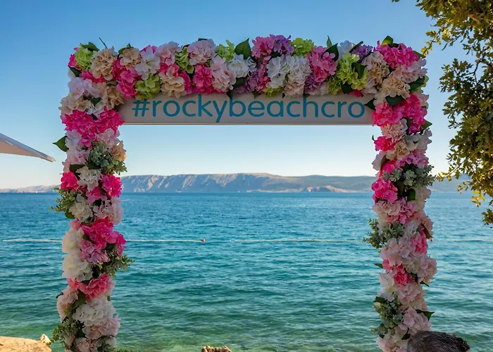 Resort: Rocky Beach Rooms