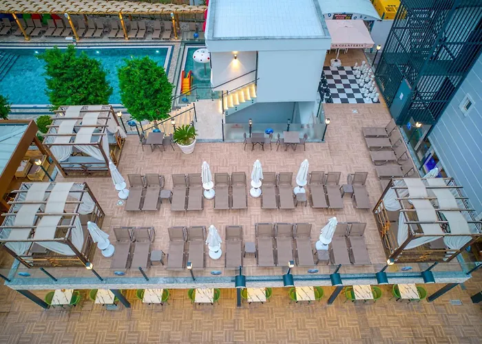 Club Big Blue Suit Hotel