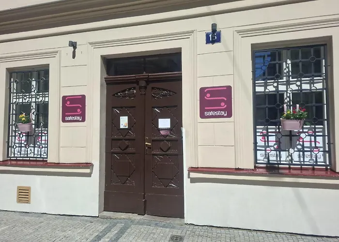 Hotel nahe College: Safestay Prague Charles Bridge