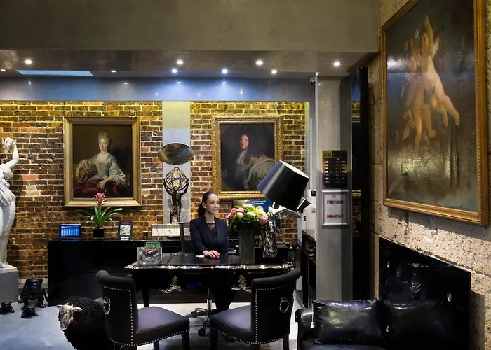 Hotel Plaza Elysees