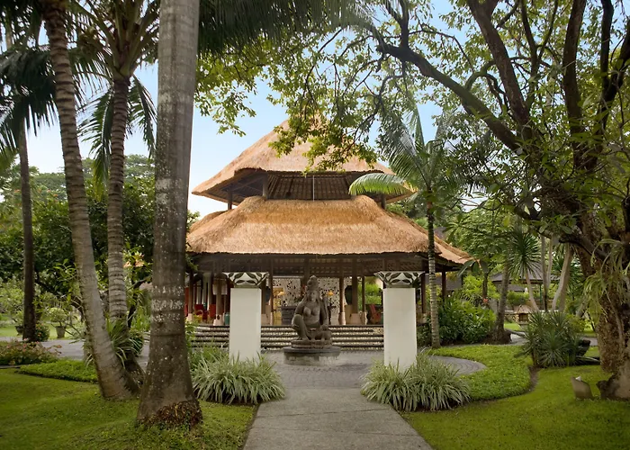 4-Sterne-Hotel: Segara Village Hotel