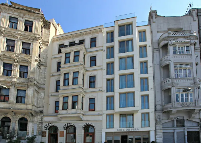  Grand De Pera