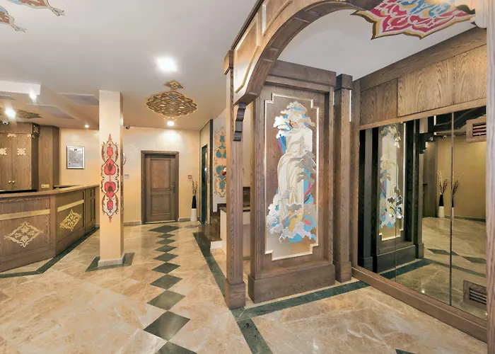 Hotel nahe College: Perapolis Hotel