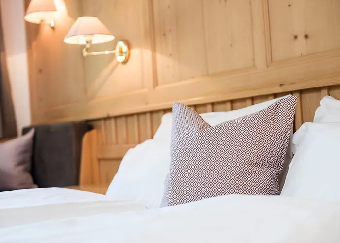 Ping Pong Hotel: Hotel Weisses Roessl - Cavallino Bianco